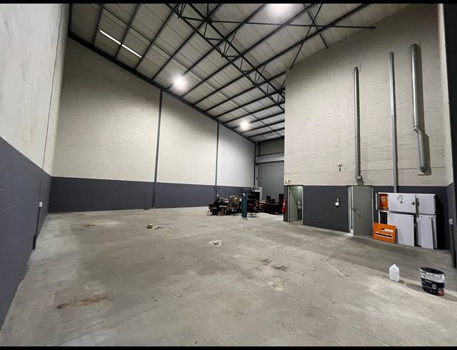 342M² WAREHOUSE TO LET IN STIKLAND INDUSTRIAL